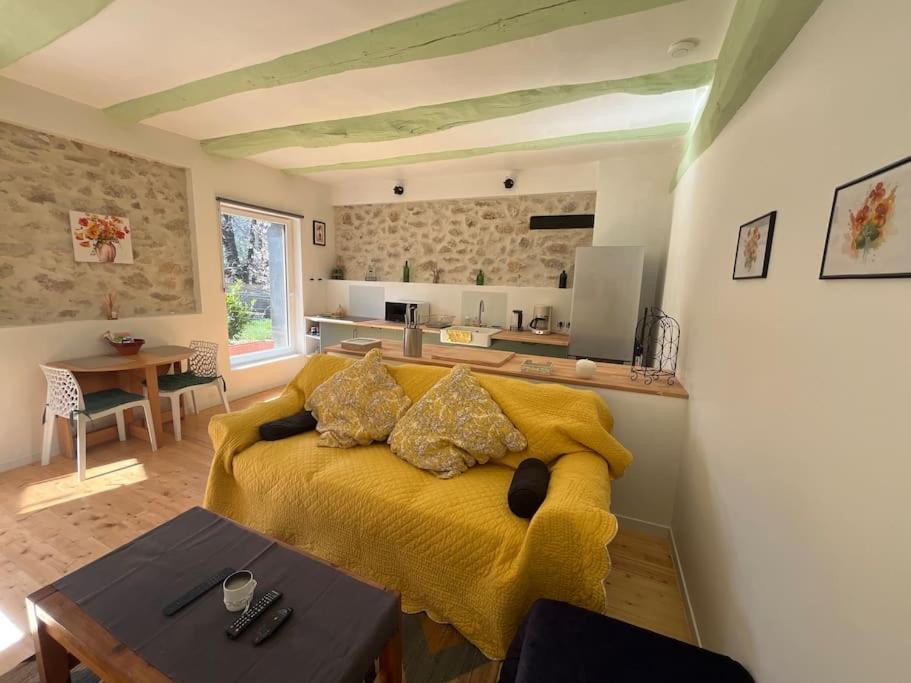 Апартаменти La Bastide Aux Iris - Les Capucines Вількроз Екстер'єр фото